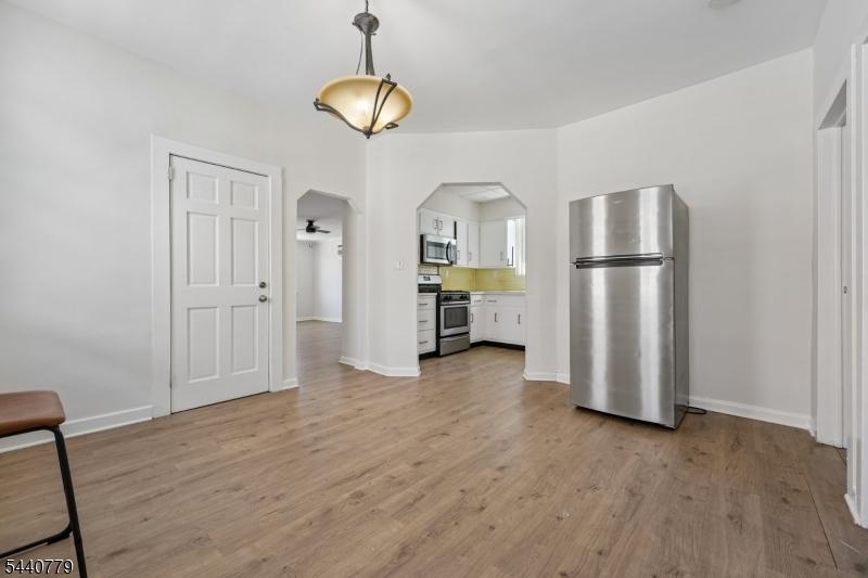 Livingroom into Kitchen