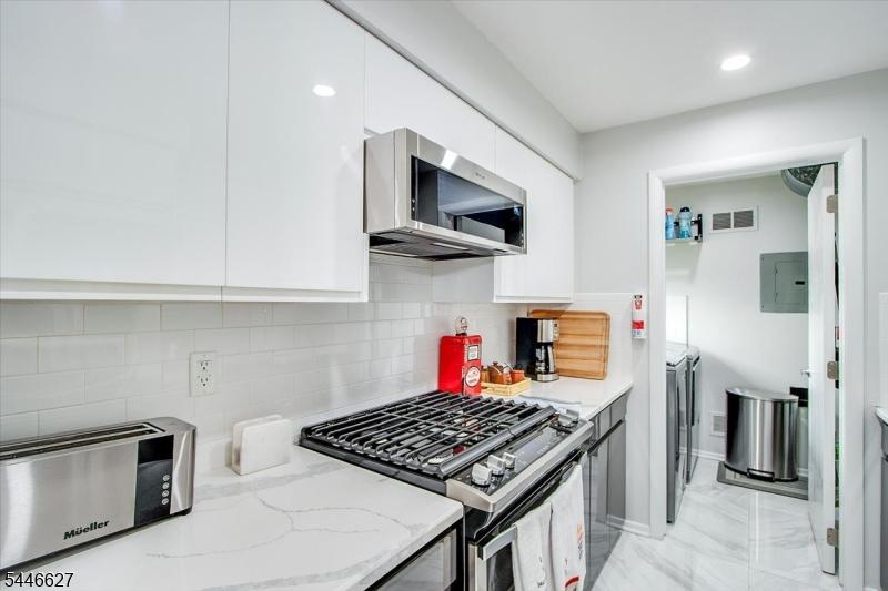 Kitchen W/ new appliances