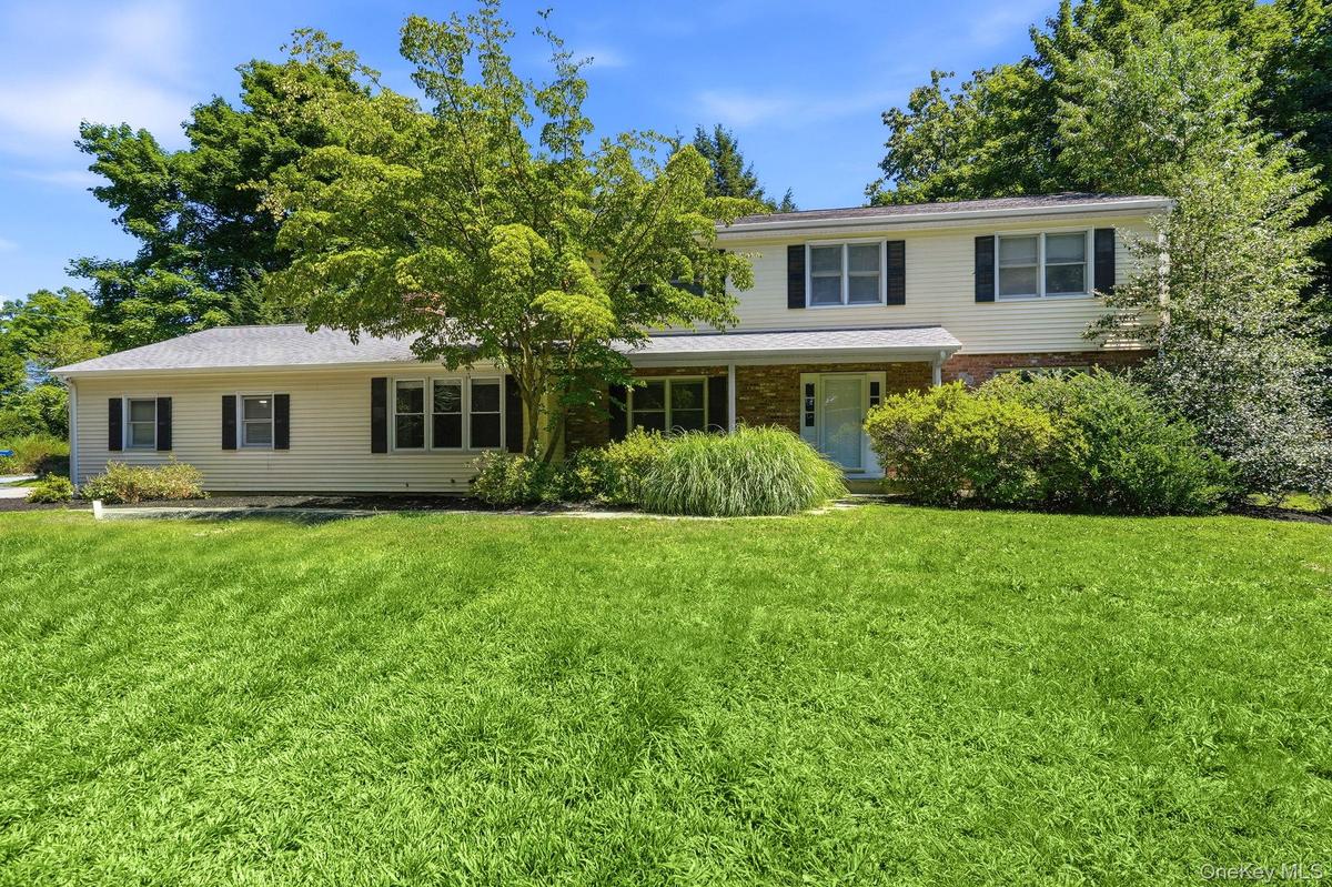 Custom 4 Bedroom Center Hall Colonial