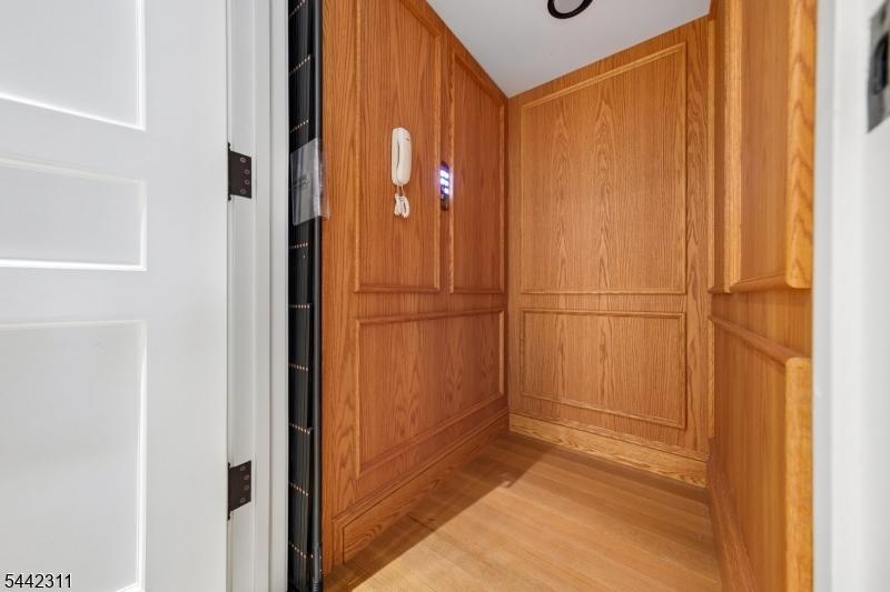 Elevator to all levels