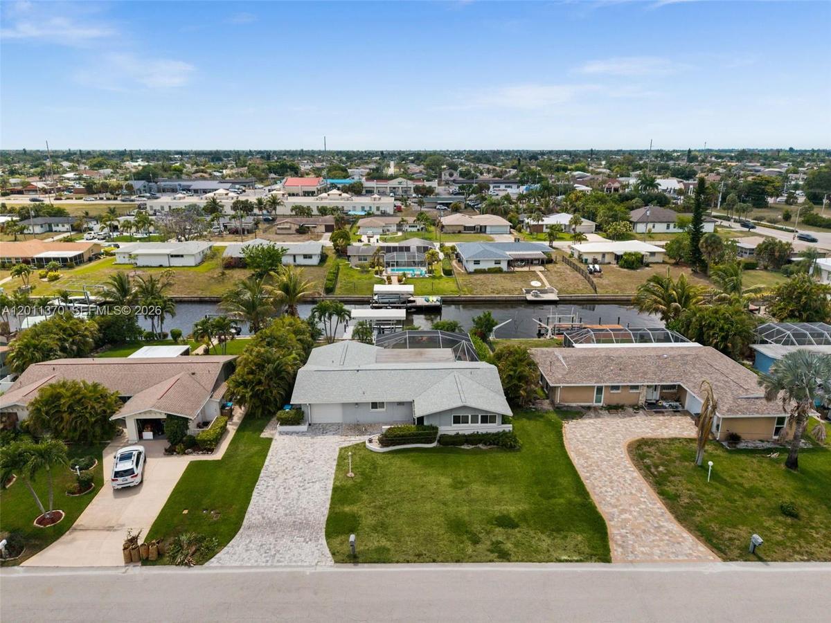 Welcome to 3014 SE 17th Avenue.