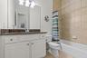 En-suite bath in Junior Primary bedroom.