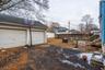 Garage-yard
