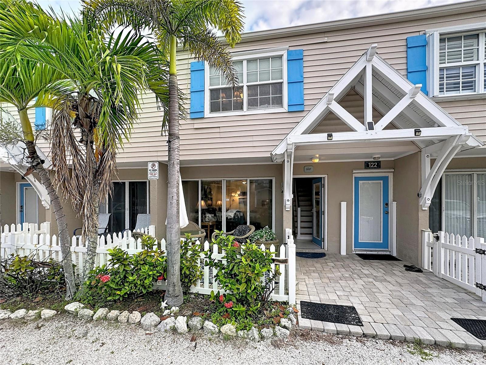 Steps from the Gulf.Great Rental Opportunity