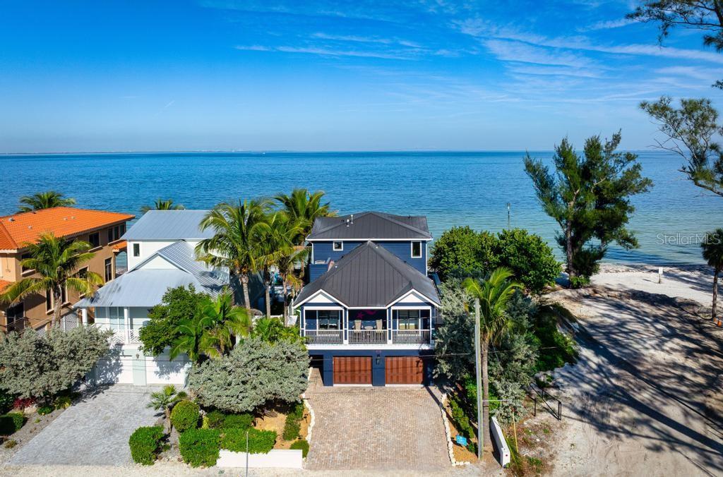 Direct beachfront living!