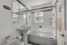 Full bathroom on the 1st flooor