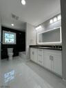 Secondary suite bath