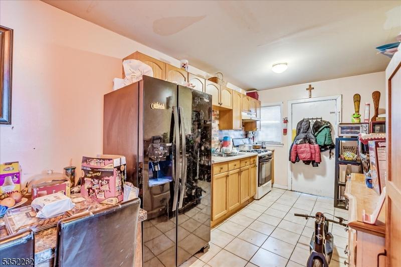 eating kitchen