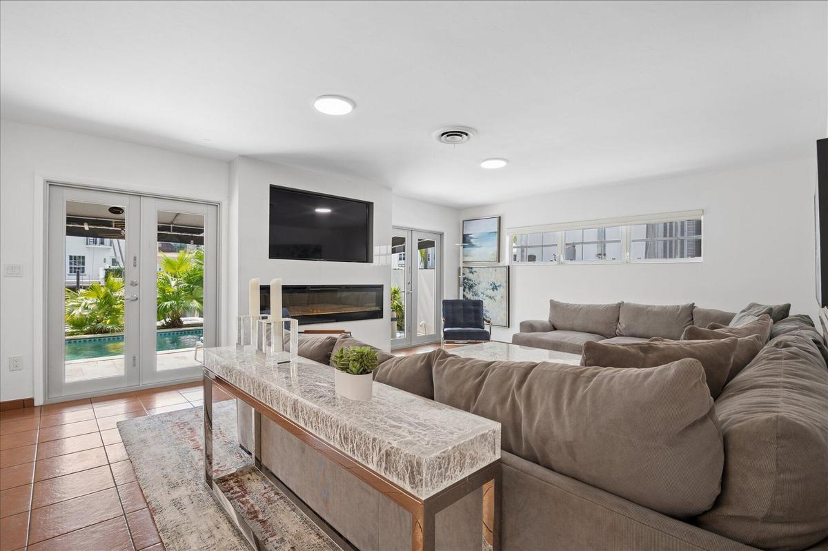 51-Bertanzetti-325 Coconut Isles Dr-9-2
