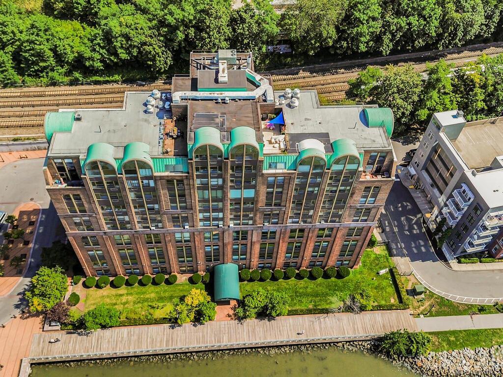 Bird's eye view of apartment complex