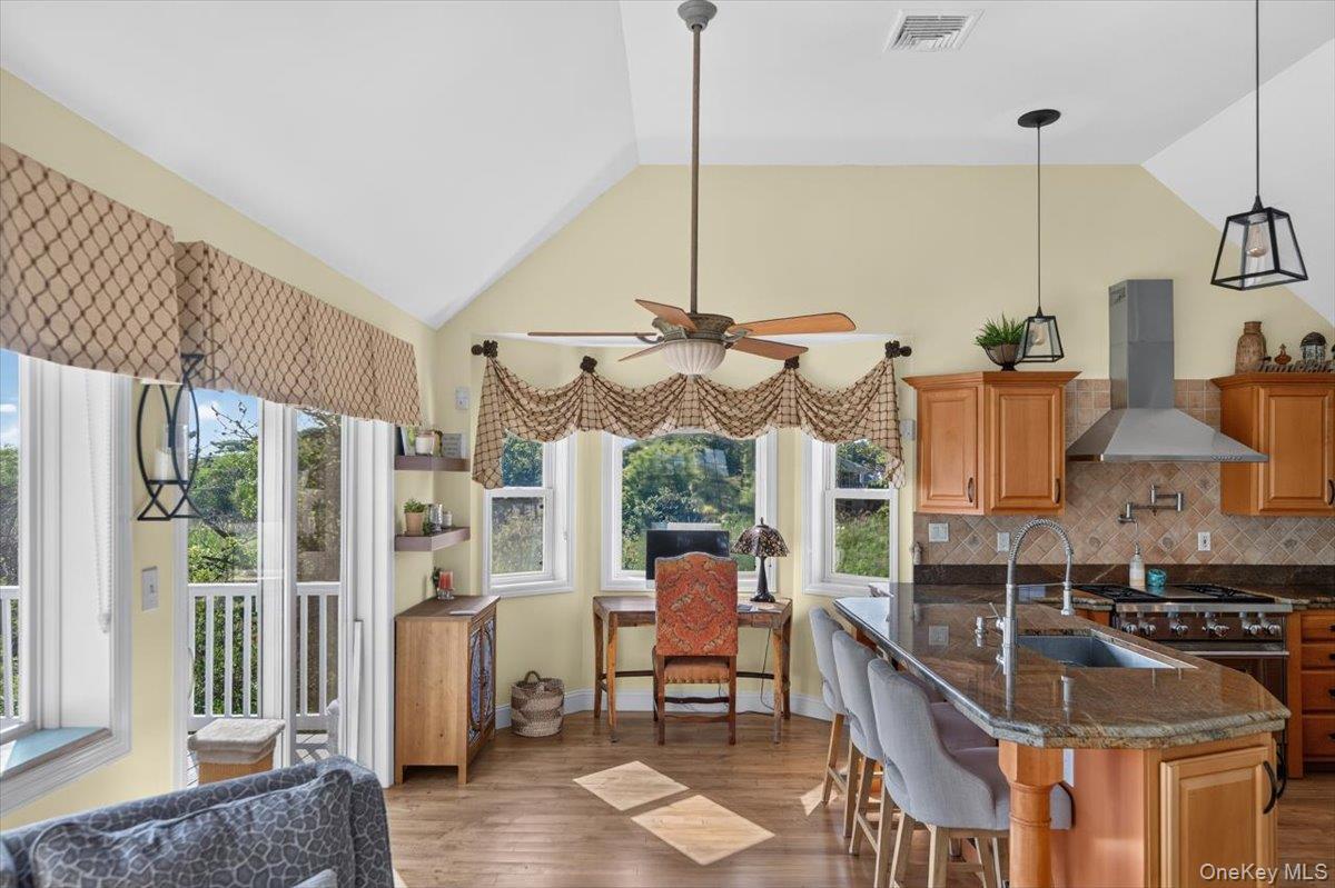 french doors leading to deck at left