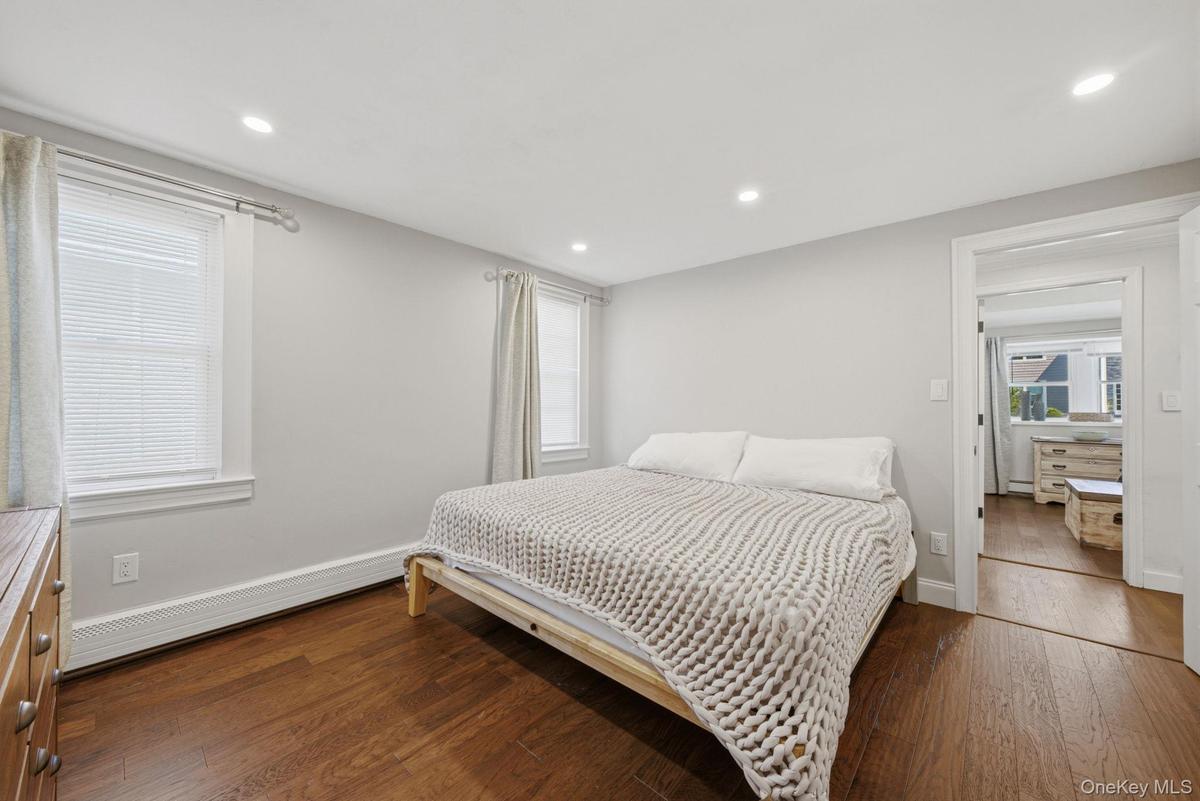 Bedroom with Access to Full Bath