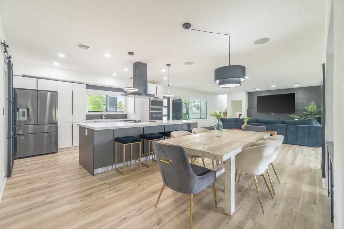 2878 NE 26St-12