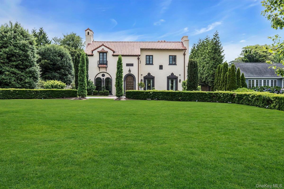 Stunning Spanish Style home on on The Cascade Lakes