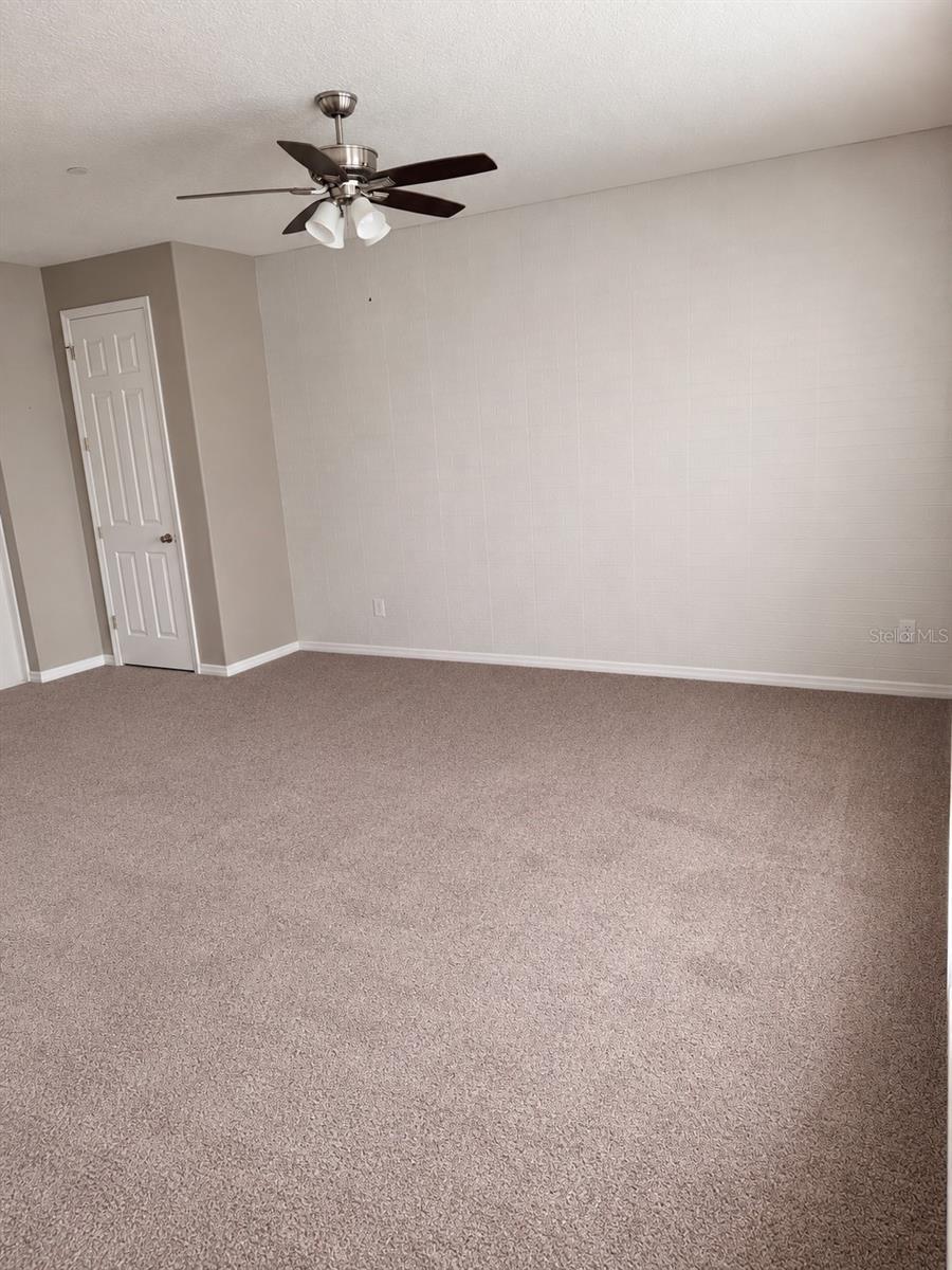 Entry living room without furniture and decor
