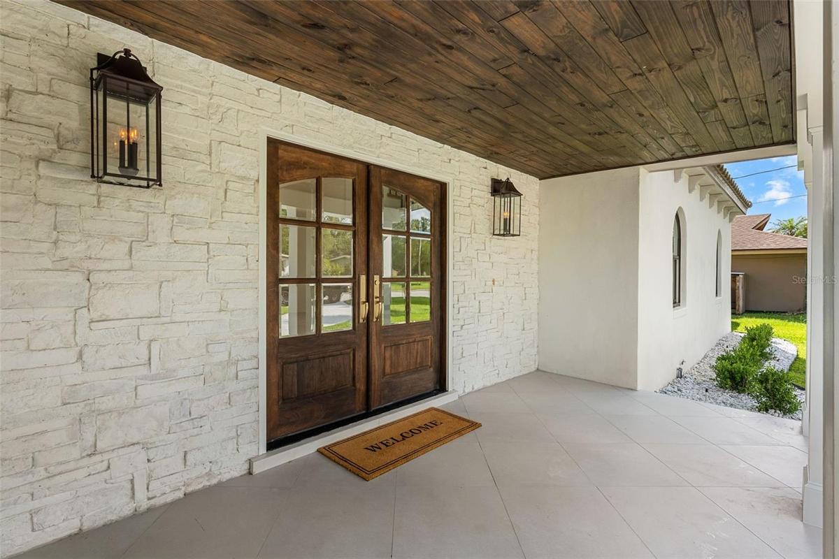 GRAND DOUBLE-DOOR FRONT ENTRANCE