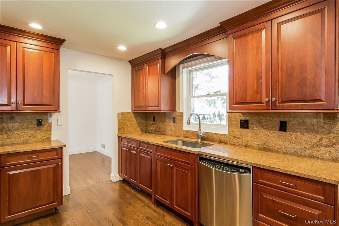Kitchen convenient to Dining Room