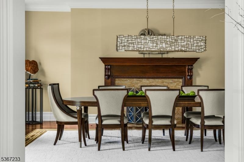 Dining Room (2 of 4)