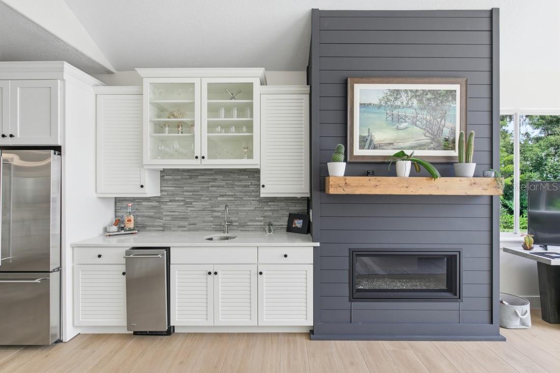 Wet Bar w/ Ice maker
