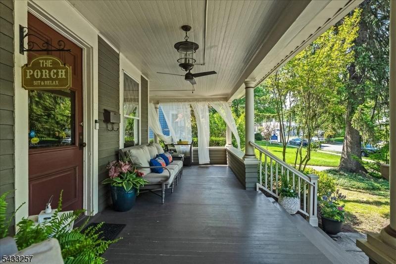 The porch - sit & relax