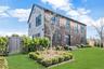 Front view of luxury 4-bedroom home for rent in New Suffolk, NY, featuring a walkable location near the waterfront and local North Fork favorites.