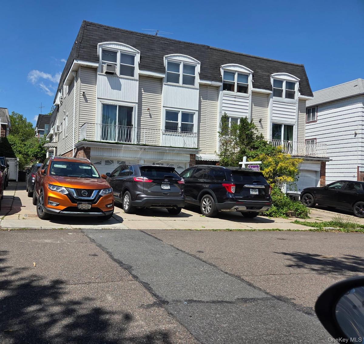 2 Indoor Garage + Additional 5 Dedicated Parking Spots. 2 INDOOR CAR GARAGE+ ADDITIONAL DEDICATED 5 PARKING. MULTI FAMILIES 7 BEDROOMS & 5 BATHROOMS,2