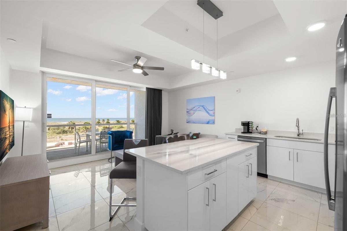 FULL KITCHEN