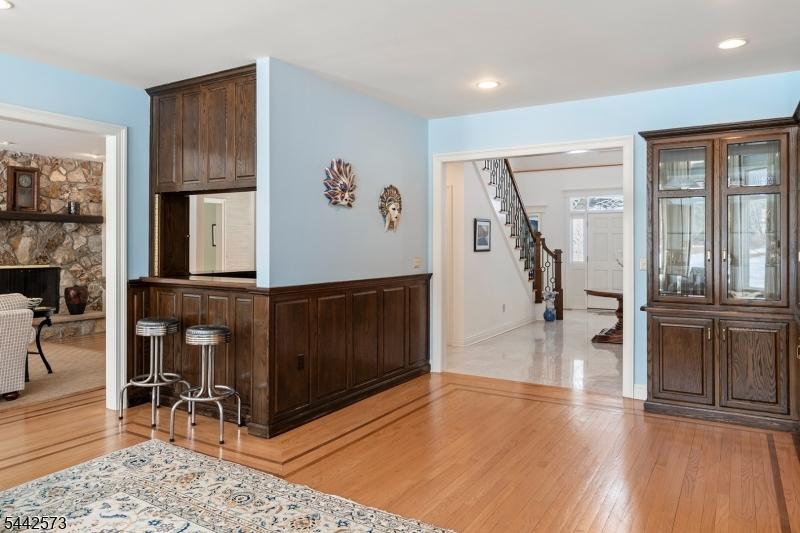 Wet Bar & Foyer