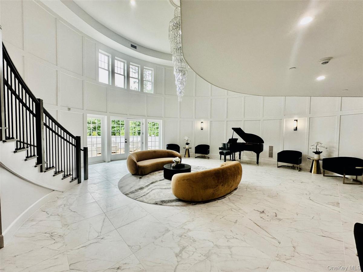 GRAND LIGHT FILLED LOBBY