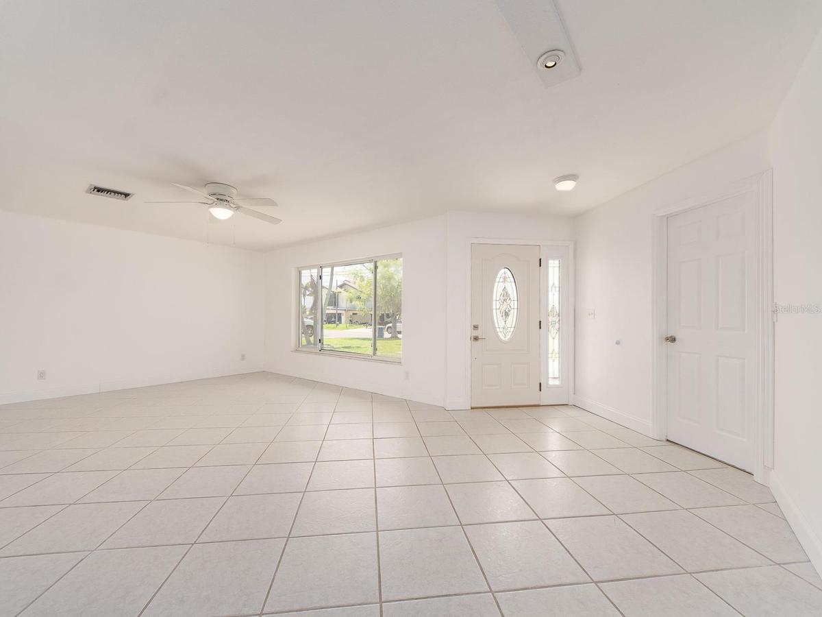 Bright and light entrance to the living area