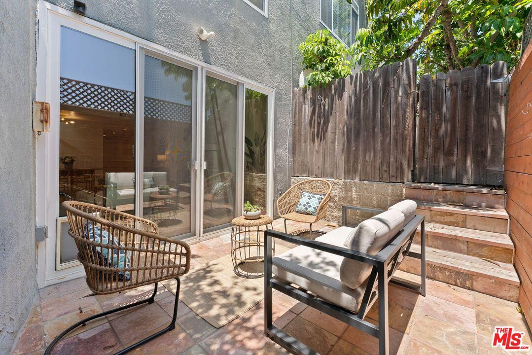 Private enclosed patio with st