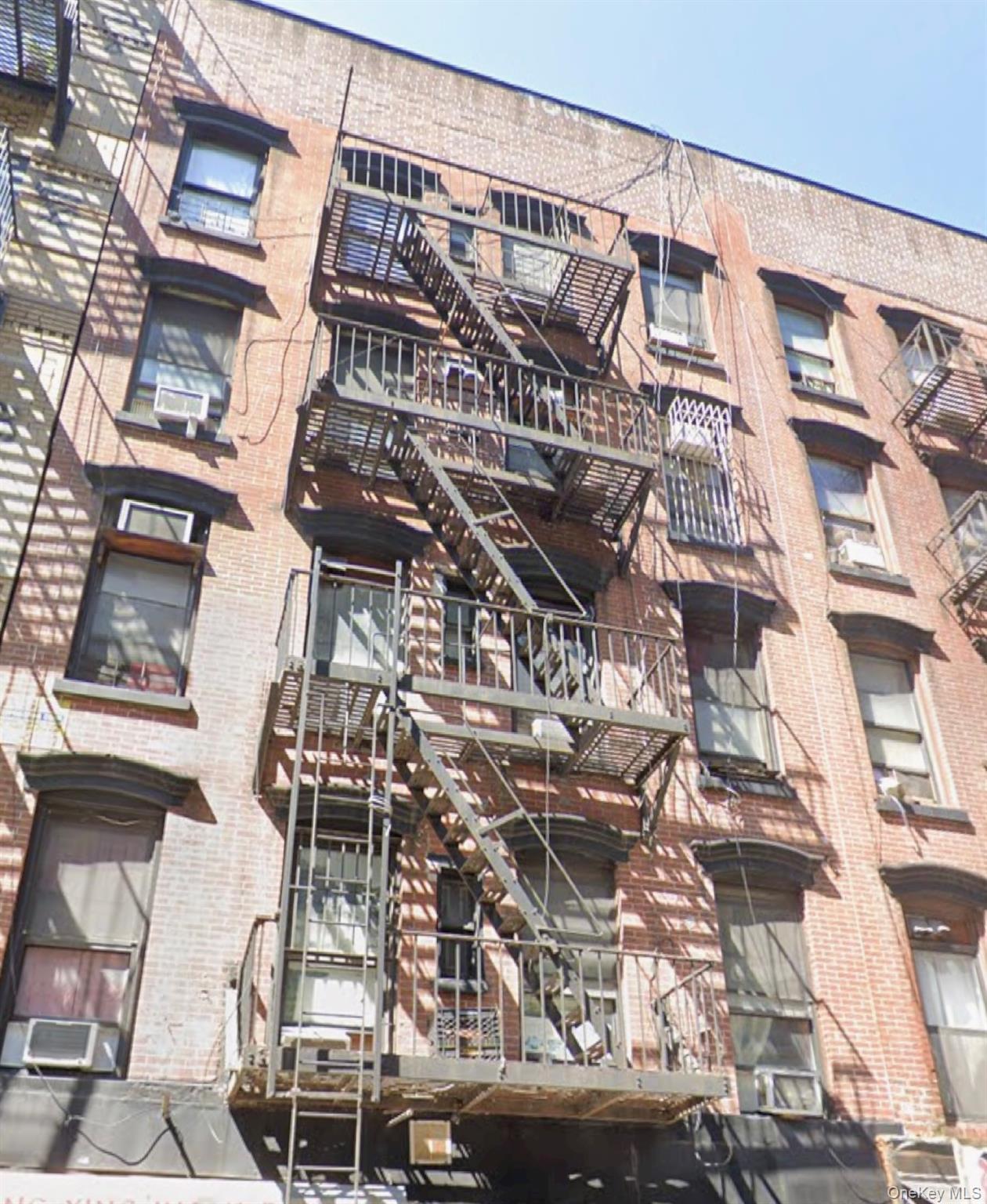 View of apartment building / complex