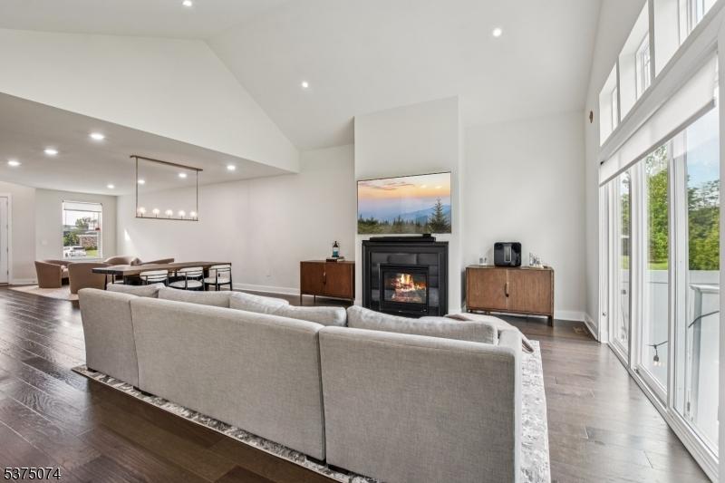 Living/Dining Area