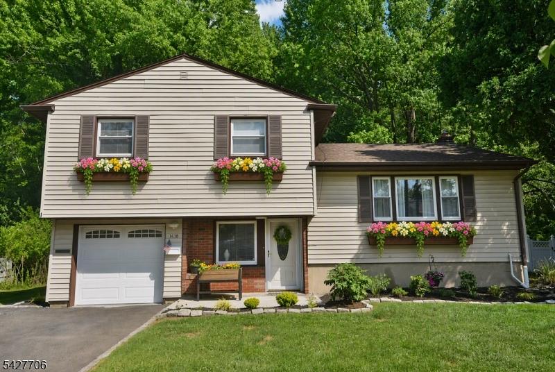 Virtually Staged - Front Ext