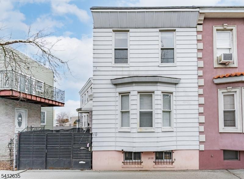 72 lang Street