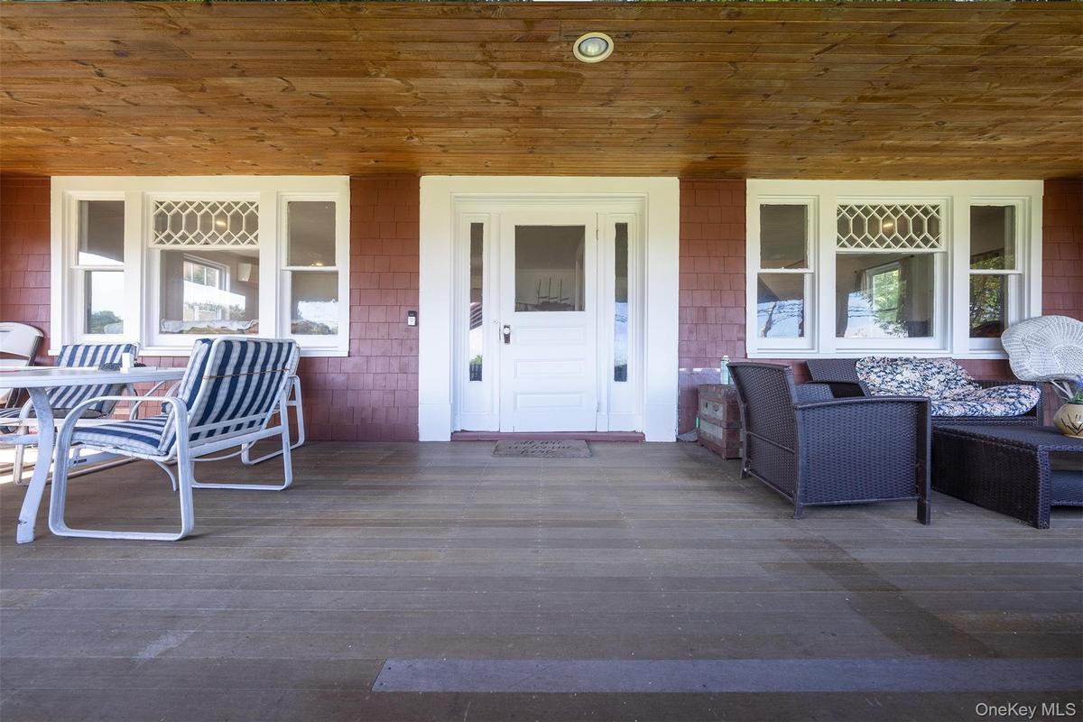 Super wide front porch was added in the 1920's by the King family and you can see why.  Cool breeze and wide spaces to hang out and take in Orient Poi
