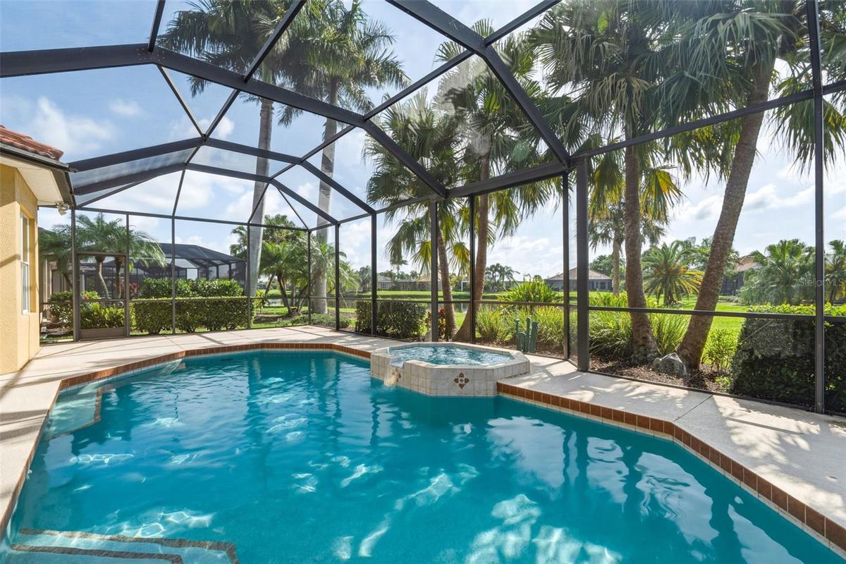 Pool/Spa/View