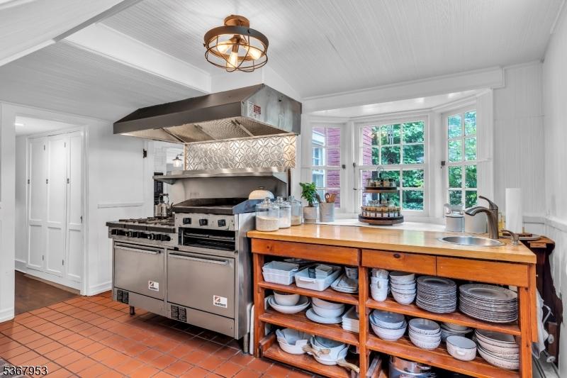 2041 Raritan Rd Scotch Plains