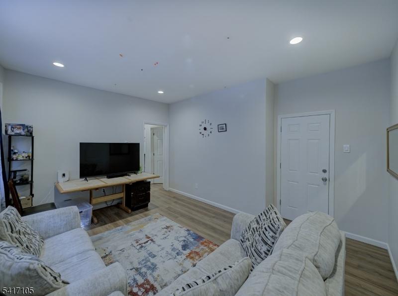 Living Rm w. Recessed lights