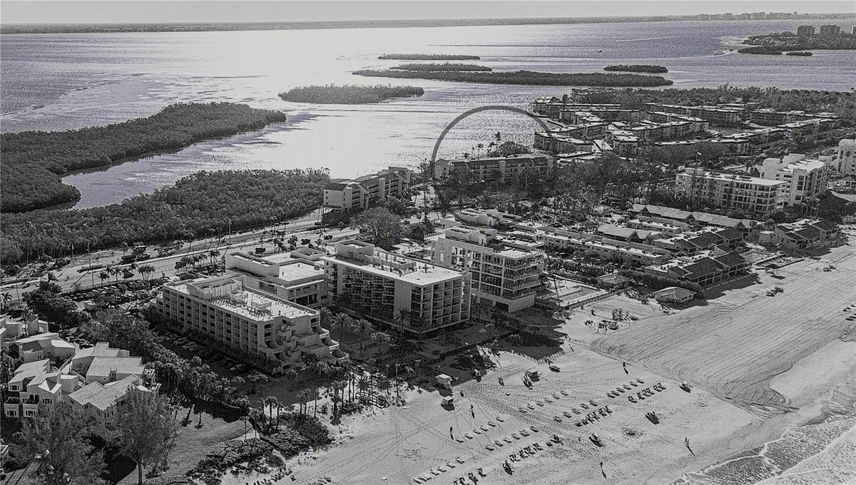 Windward Bay Gulf to Beach Living! Steps to both Sarasota Bay and the Gulf!