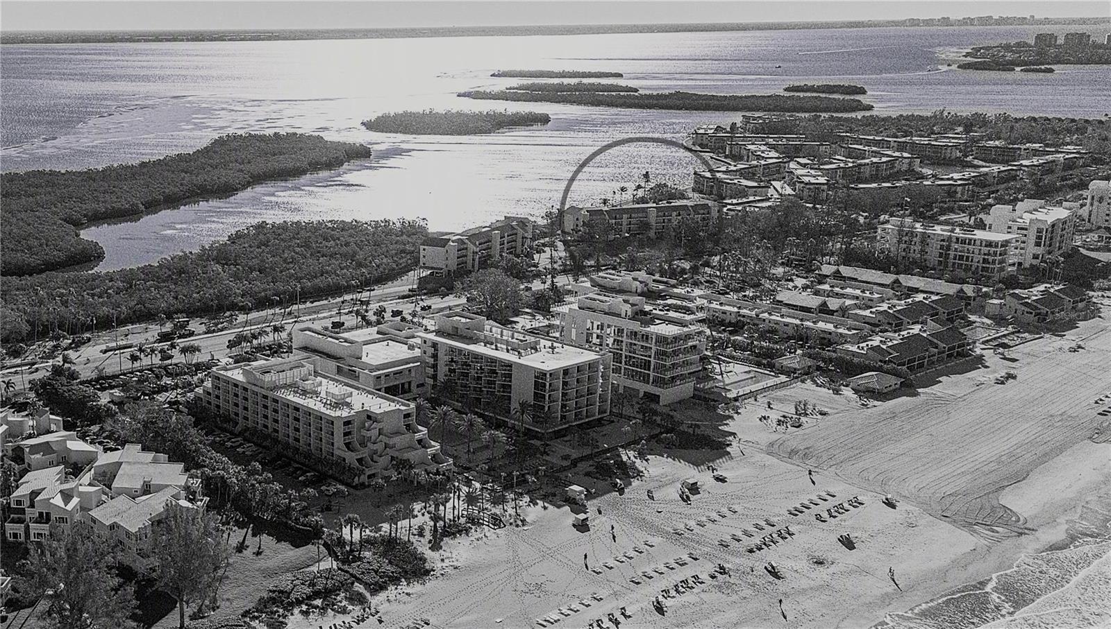 Windward Bay Gulf to Beach Living! Steps to both Sarasota Bay and the Gulf!