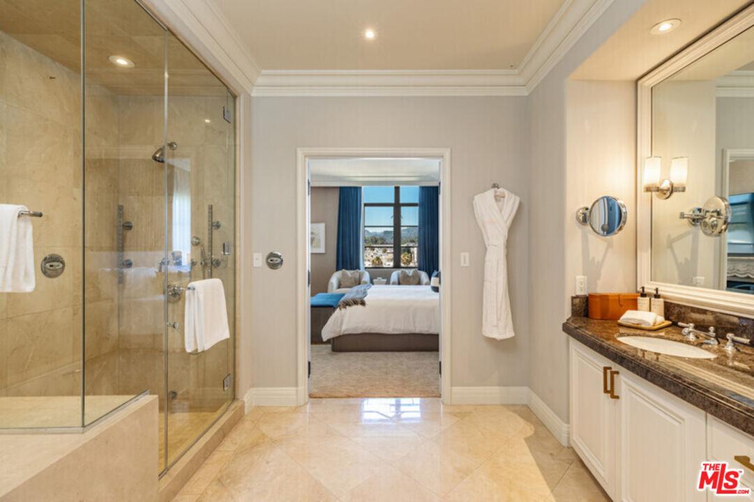 Maybourne Residence 7C Bathroo