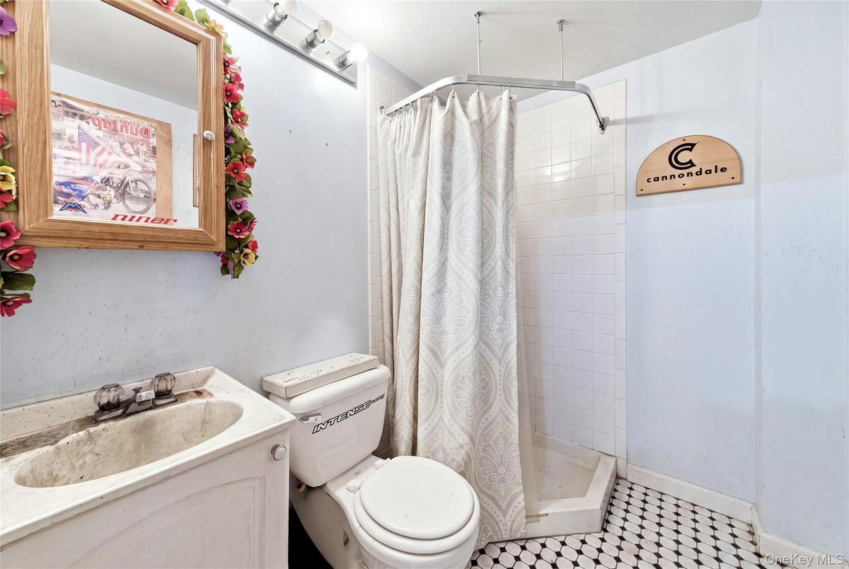 Retail space Bath1