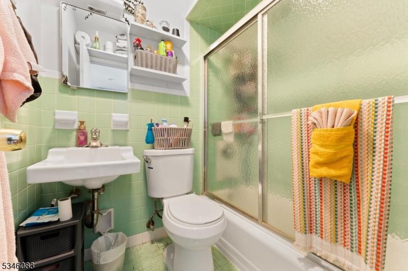 Apt full bath