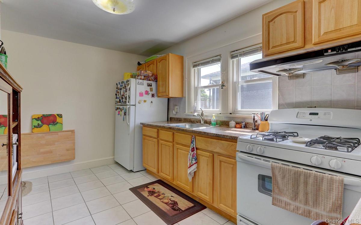 Eat-in Kitchen