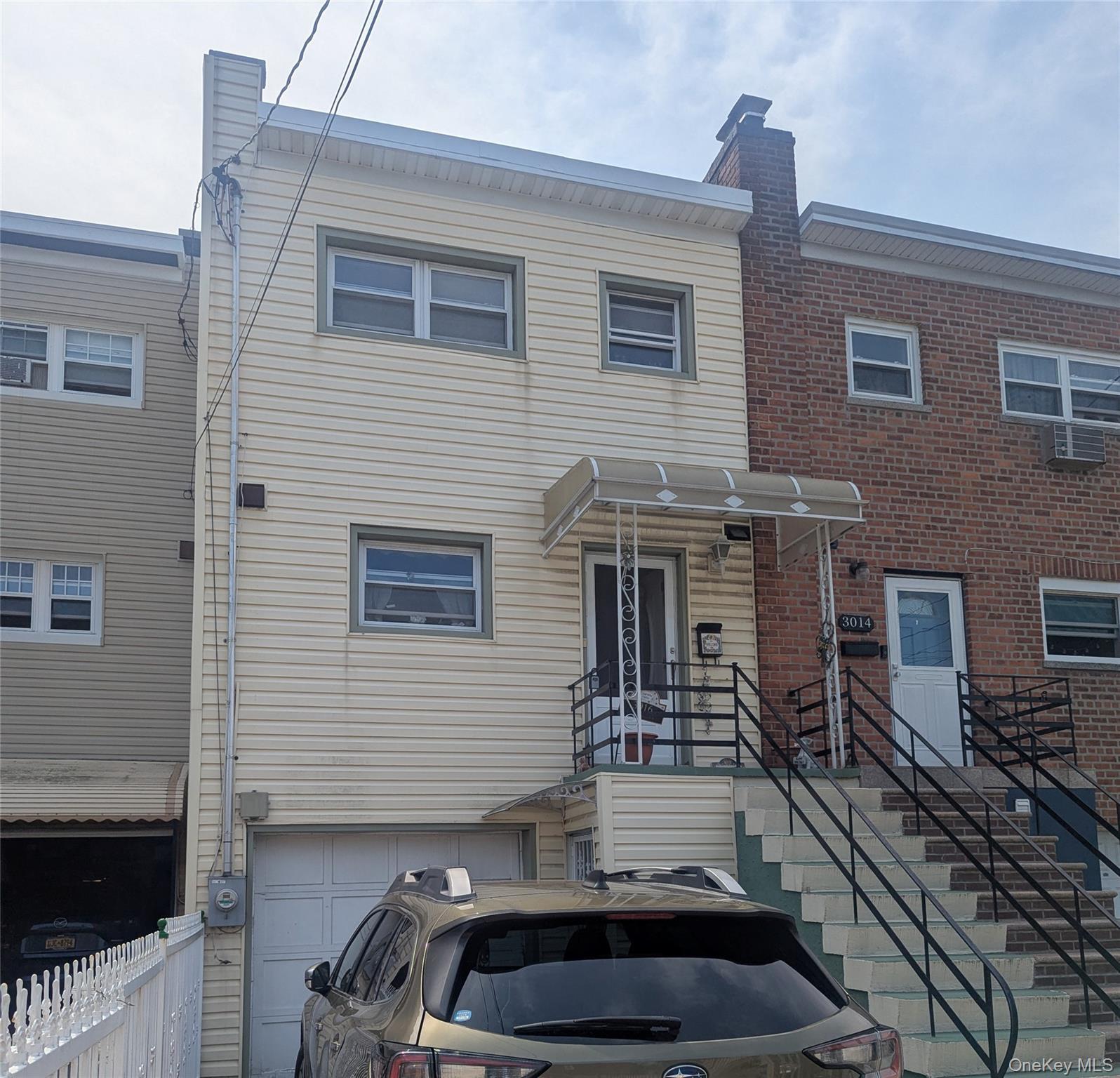 Front of house, garage, & a one-car driveway