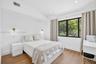Upstairs bedroom javascript:__doPostBack('m_ucDetailsView$m_btnSave','')w/ large closet & views to the backyard