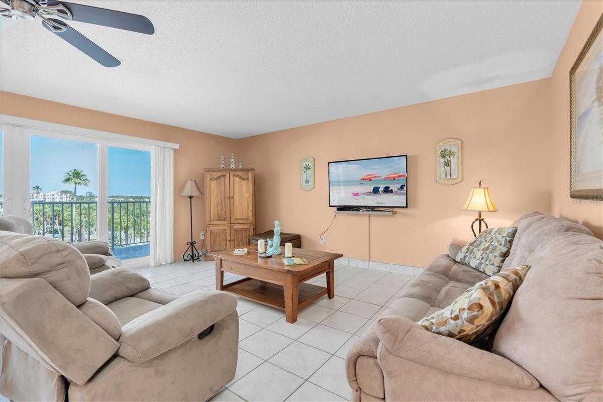 Nice and open living room with balcony access