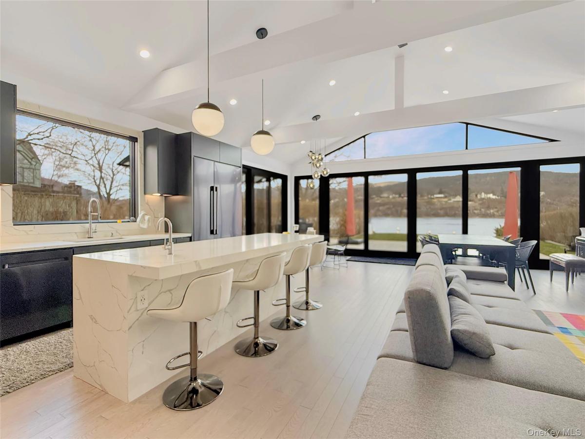 Kitchen area with island/breakfast bar