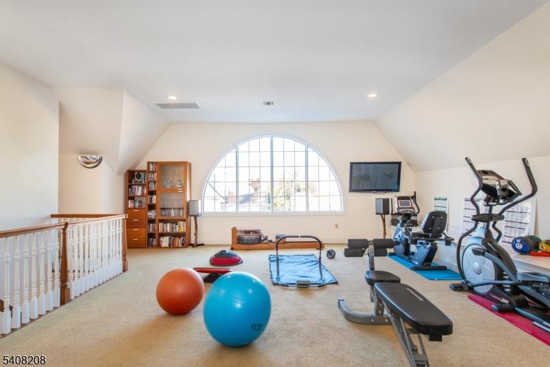 3 floor gym